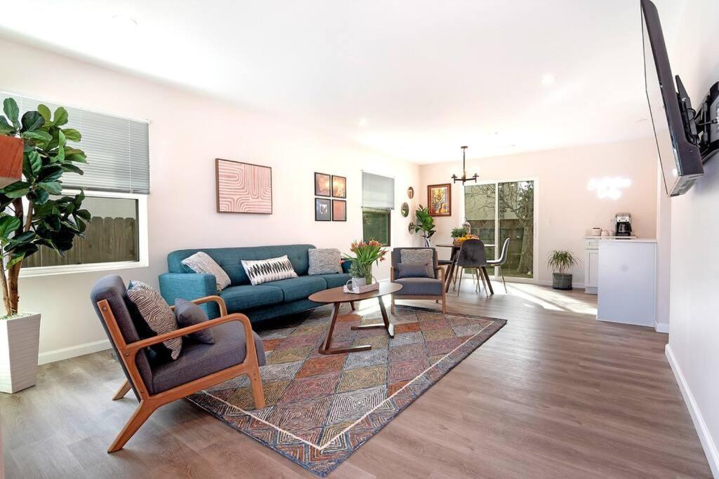 Beautiful 3 Bed 1 Bath Designer Home + Hot Tub Los Angeles Exterior foto