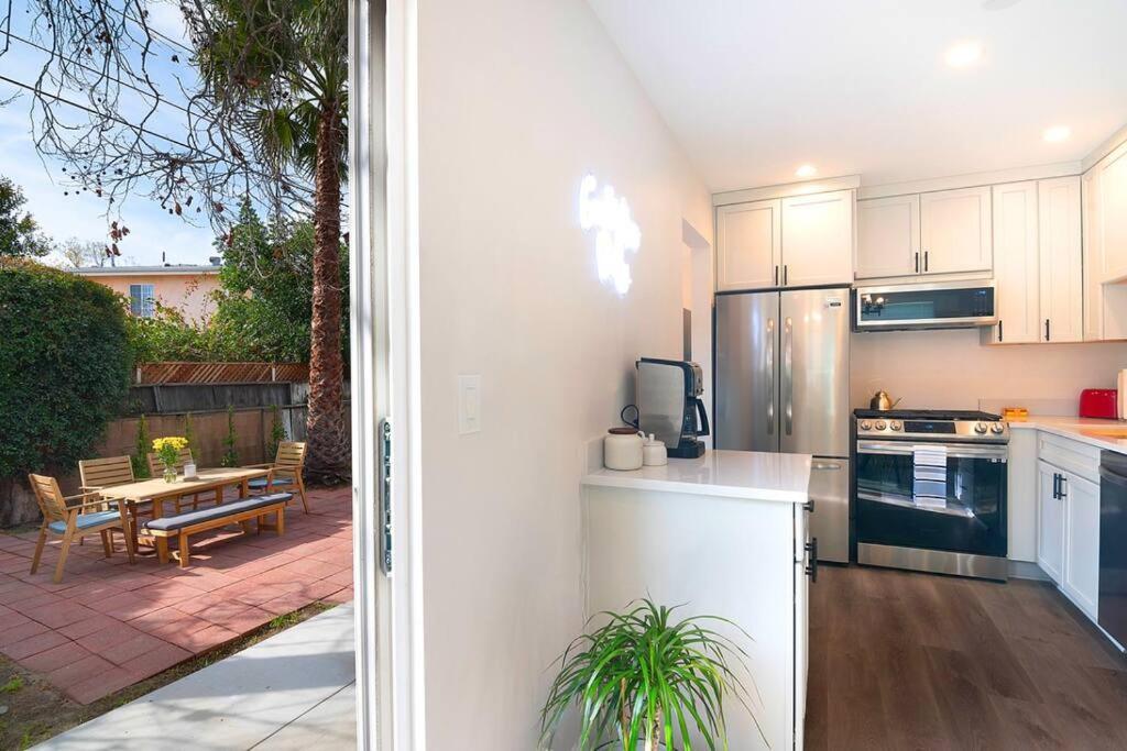 Beautiful 3 Bed 1 Bath Designer Home + Hot Tub Los Angeles Exterior foto